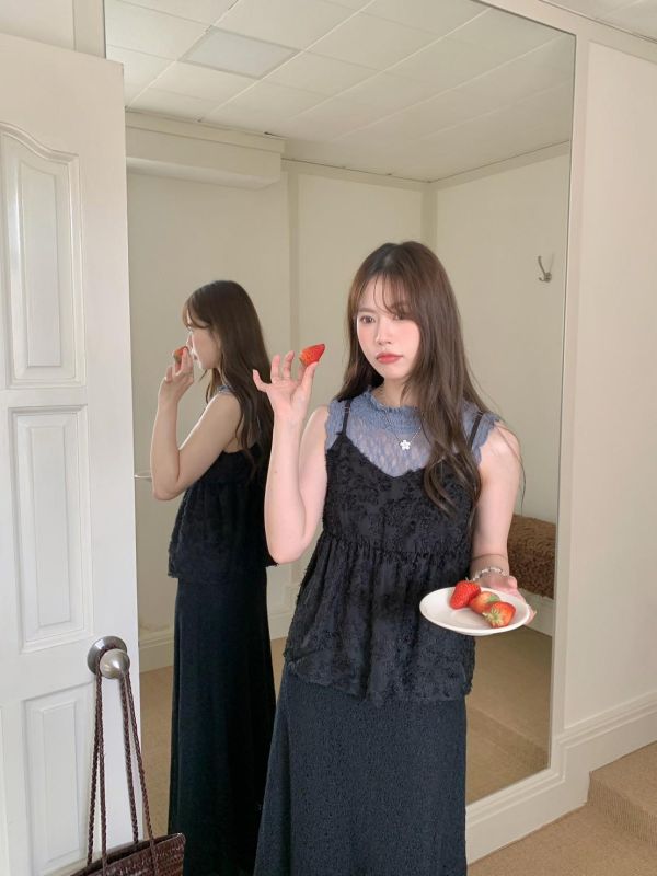 白紗花園午後 立體花紋綁帶背心 微透小性感 輕甜層次感背心（2色） 