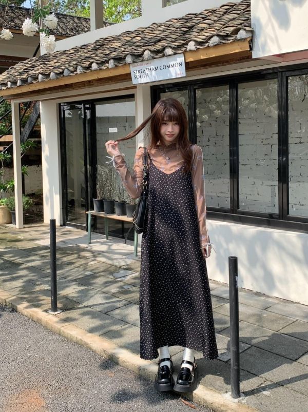 巴黎花園 吊帶洋裝 韓系碎花細肩帶長洋裝 百搭內搭洋裝 春日氣質洋裝（2色） 