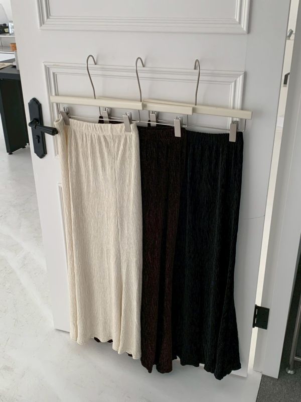 霧光裡的溫柔身影 亮絲壓紋魚尾長裙 修身顯瘦 垂墜感滿分 （3色） 