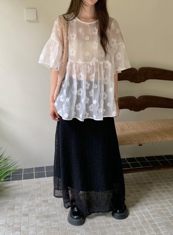 山茶花日記 立體花紋上衣 微透層次感 寬鬆顯瘦短版上衣（3色） 