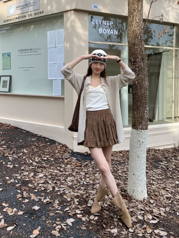 剛剛好的腿長比例 花花短裙 