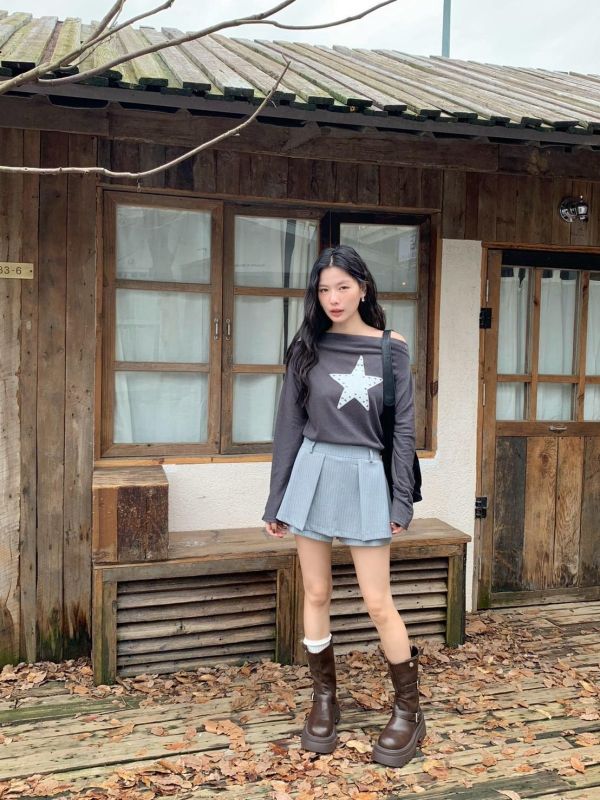 秋夜星芒 鉚釘星星斜肩長袖上衣 不對稱露肩修身打底衣 韓系Y2K個性上衣(2色） 