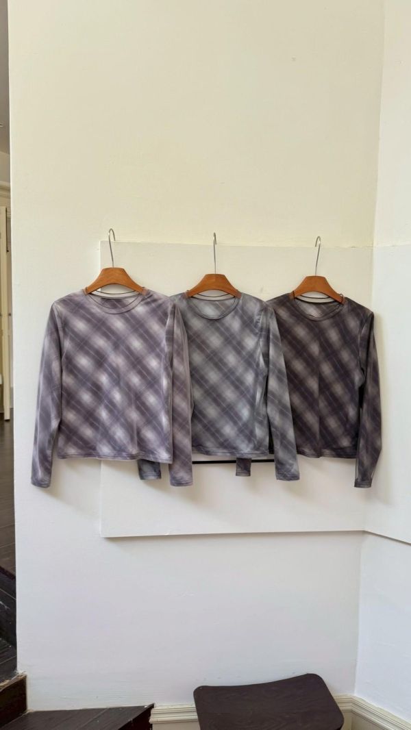 晨霧格紋上衣 春季新款 韓系暈染上衣 長袖打底上衣 修身顯瘦 薄款內搭 氣質穿搭（3色） 