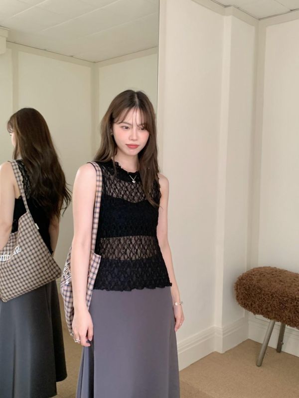 柔光肌理 蕾絲透膚背心 輕透層次感內搭 溫柔小性感背心（4色） 