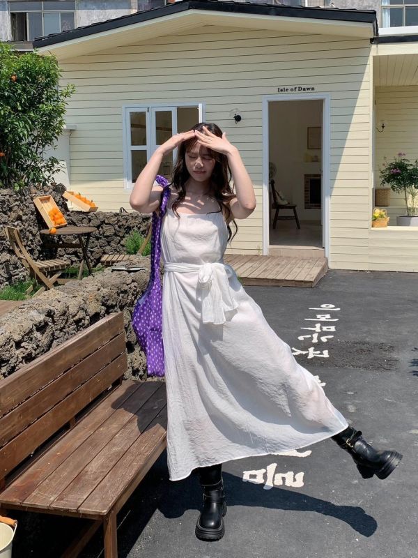 白霧莊園 輕柔垂墜細肩洋裝法式度假感長洋裝（2色） 