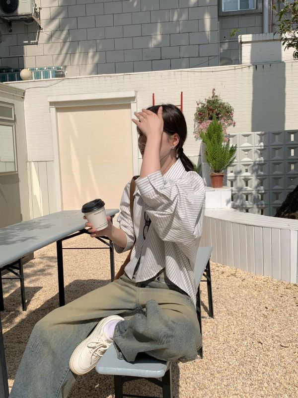 弘大慵懶條紋襯衫 條紋層次短版襯衫 韓系前短後長設計 （2色） 