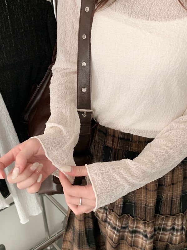 柔和打底 皺皺透膚高領長袖上衣 法式內搭 捲邊設計 百搭打底衫 （3色） 