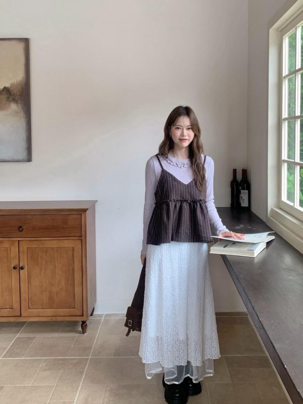 東京喫茶午後 木耳邊長袖＋條紋吊帶背心兩件式 日系層次娃娃上衣 （4色） 