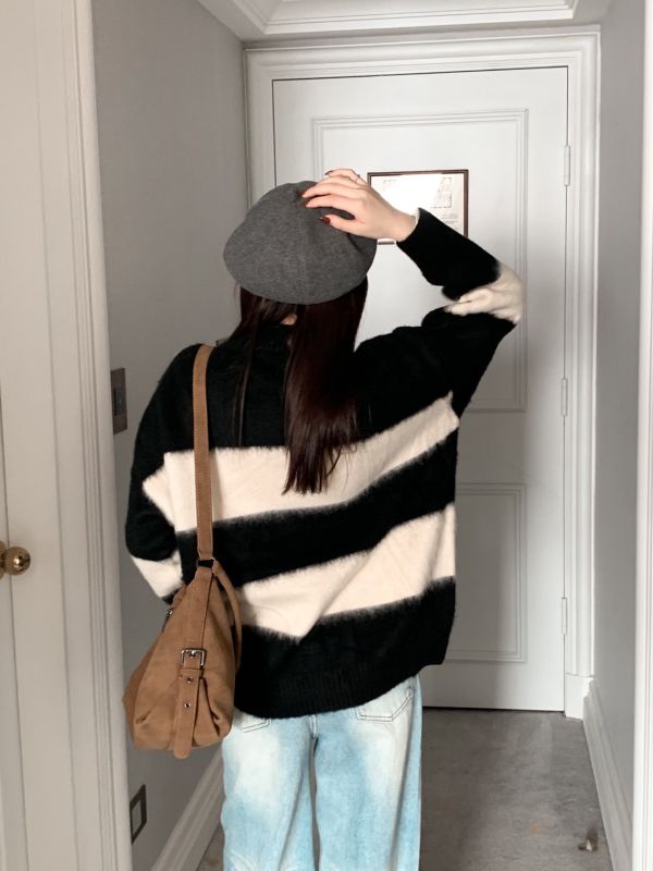 冬日莓果戀曲 毛絨條紋寬鬆針織 顯瘦存在感毛衣（2色） 