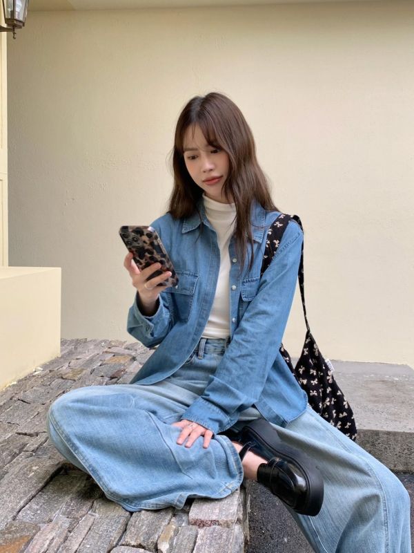 歐洲街角日常 短版牛仔襯衫 雙口袋設計 顯比例百搭襯衫（2色） 