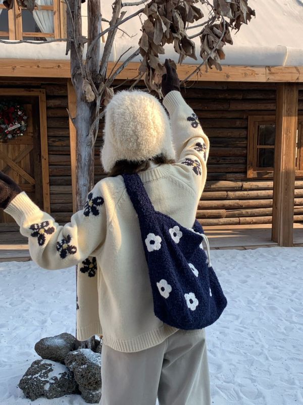 小花日和 日系小花毛呢水桶包 軟糯可愛 輕量好背 秋冬必備 百搭肩背包（5色） 