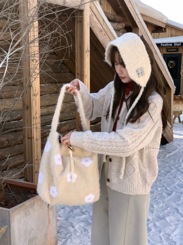 小花日和 日系小花毛呢水桶包 軟糯可愛 輕量好背 秋冬必備 百搭肩背包（5色） 