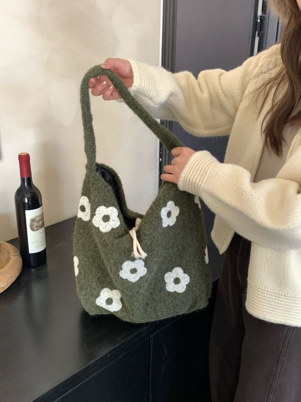 小花日和 日系小花毛呢水桶包 軟糯可愛 輕量好背 秋冬必備 百搭肩背包（5色） 