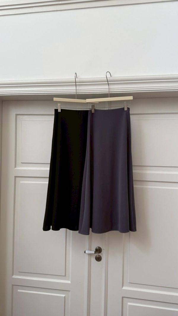 日常的高級感 垂墜長裙 顯瘦長裙（2色） 