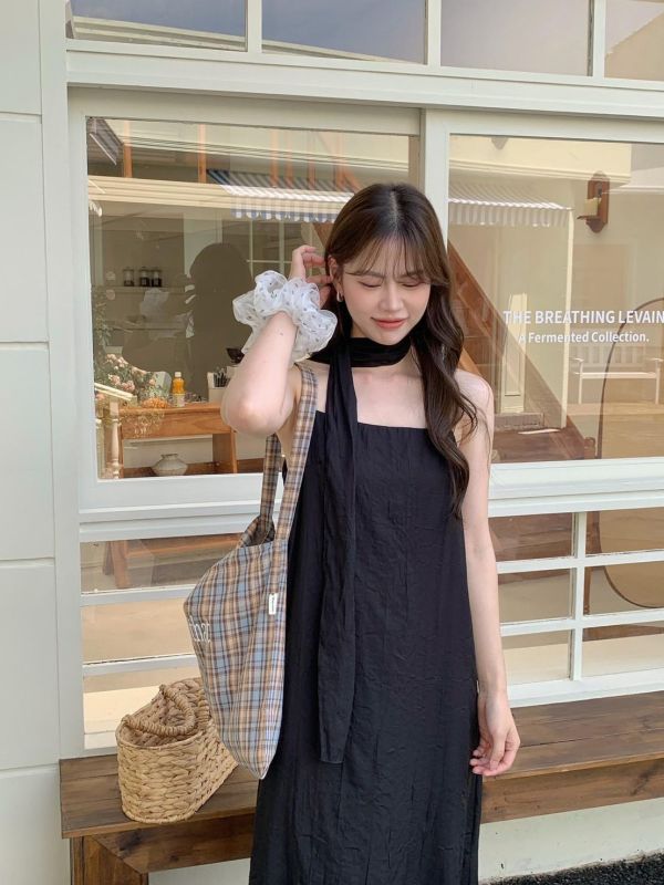 白霧莊園 輕柔垂墜細肩洋裝法式度假感長洋裝（2色） 