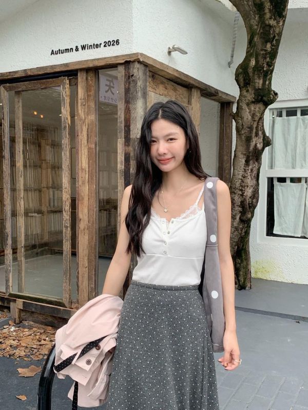 秋日蕾絲小背心 蕾絲拼接細肩帶上衣 前排釦修身內搭 無胸墊背心(3色） 