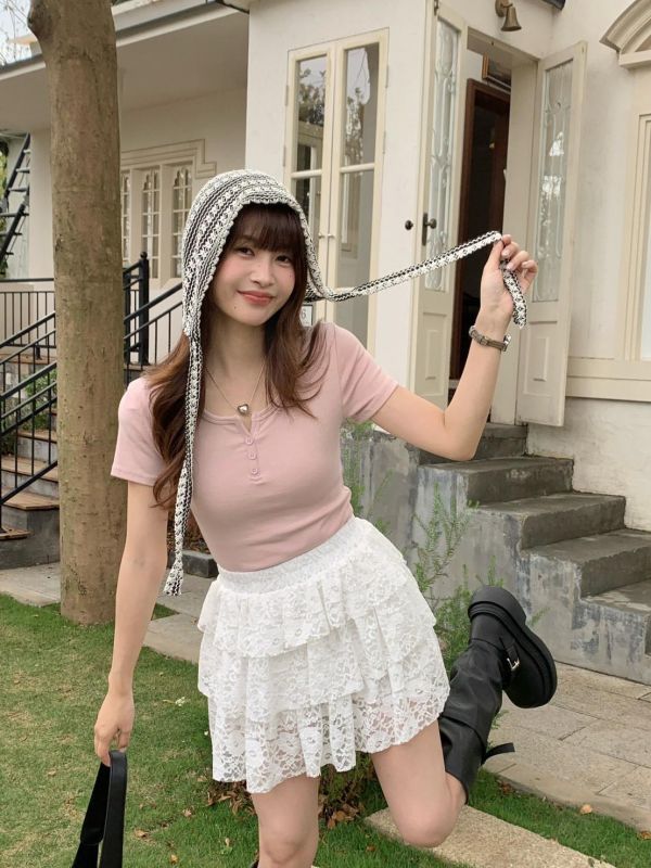 城市日常彈力短版T 韓系顯瘦短袖上衣 女生修身百搭T恤 鈕扣設計短版T （5色） 