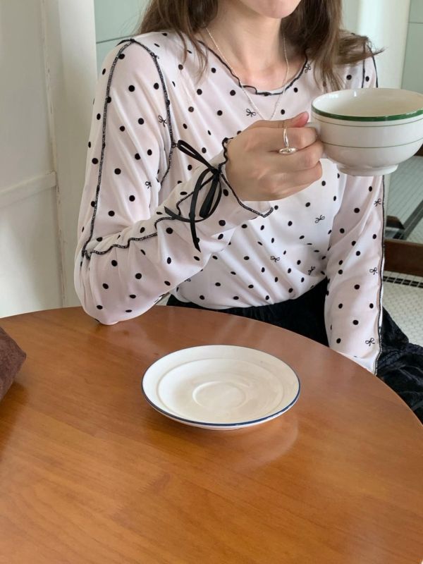 秋日約會手札 蝴蝶結波點透膚打底衣 木耳邊長袖上衣 法式復古內搭 (3色） 