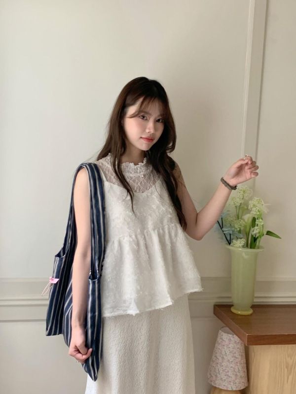 白紗花園午後 立體花紋綁帶背心 微透小性感 輕甜層次感背心（2色） 