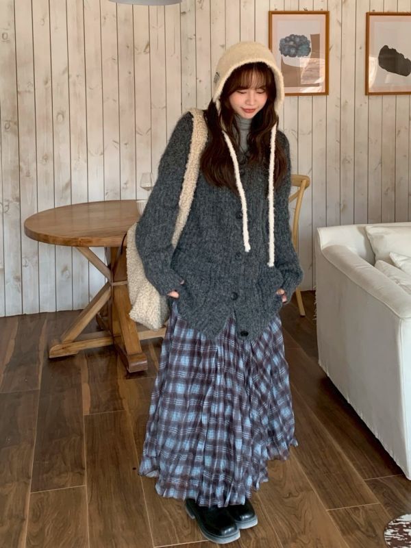 琥珀色的旋律 日系柔光格紋百褶長裙 鬆緊腰不貼腿 顯瘦垂墜感 四季可穿通勤日常裙（3色） 