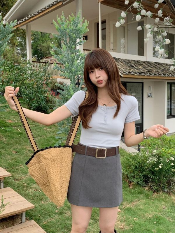 城市日常彈力短版T 韓系顯瘦短袖上衣 女生修身百搭T恤 鈕扣設計短版T （5色） 