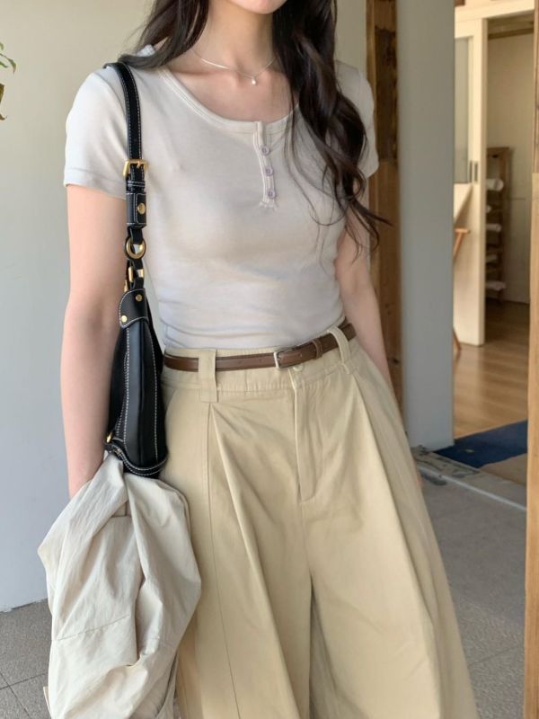 城市日常彈力短版T 韓系顯瘦短袖上衣 女生修身百搭T恤 鈕扣設計短版T （5色） 