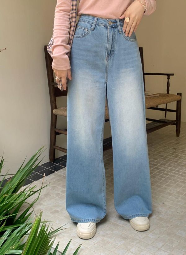 轉身有愛心 高腰直筒牛仔褲 顯瘦寬褲版型 小心機後口袋設計（S-XL) 