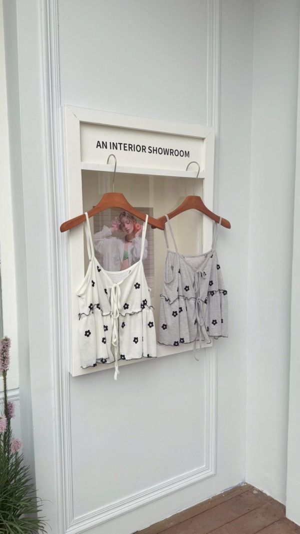 巴黎小花日常 花花綁帶背心 荷葉邊短版背心 甜感層次穿搭（2色） 