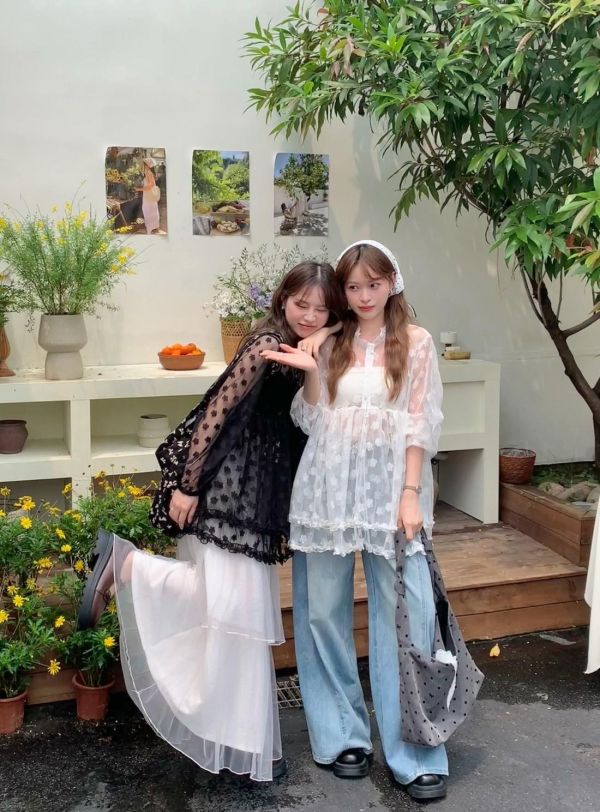 雲朵莊園 立體小花透紗澎感上衣 法式浪漫層次感上衣（2色） 