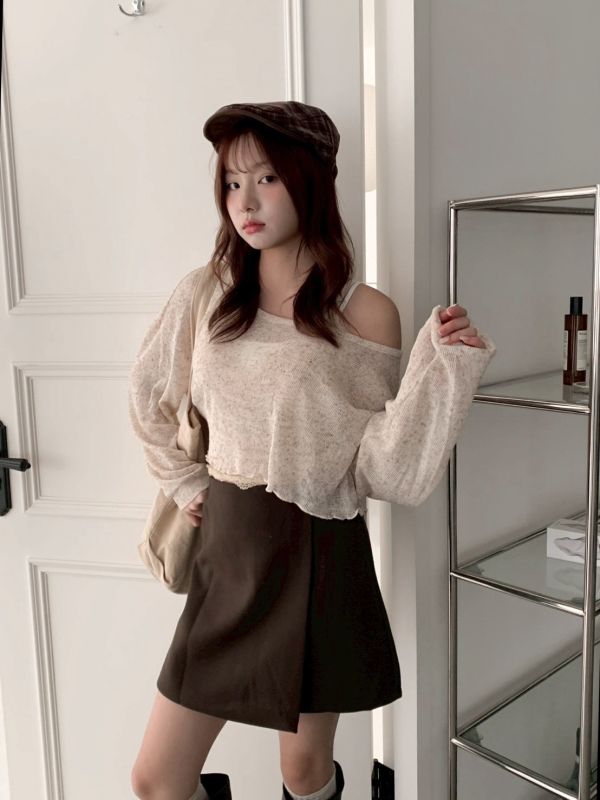 芝麻拿鐵 木耳邊短版長袖上衣 顯瘦彈性款 (4色） 