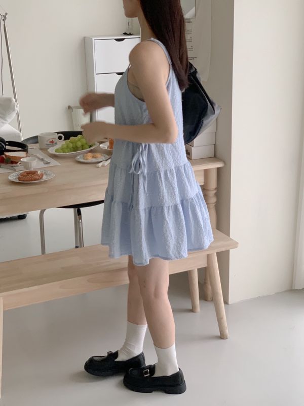 雲感女孩 小花花細肩帶洋裝 
