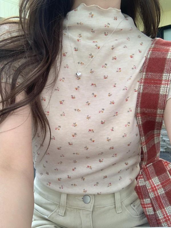 歐洲街角溫柔感 碎花透膚短袖上衣 木耳邊上衣（3色） 