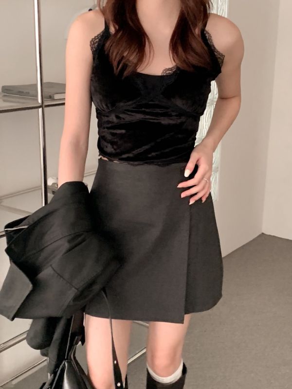 法式天鵝絨蕾絲細肩背心 有胸墊可單穿 霧面軟綿短版設計（3色） 