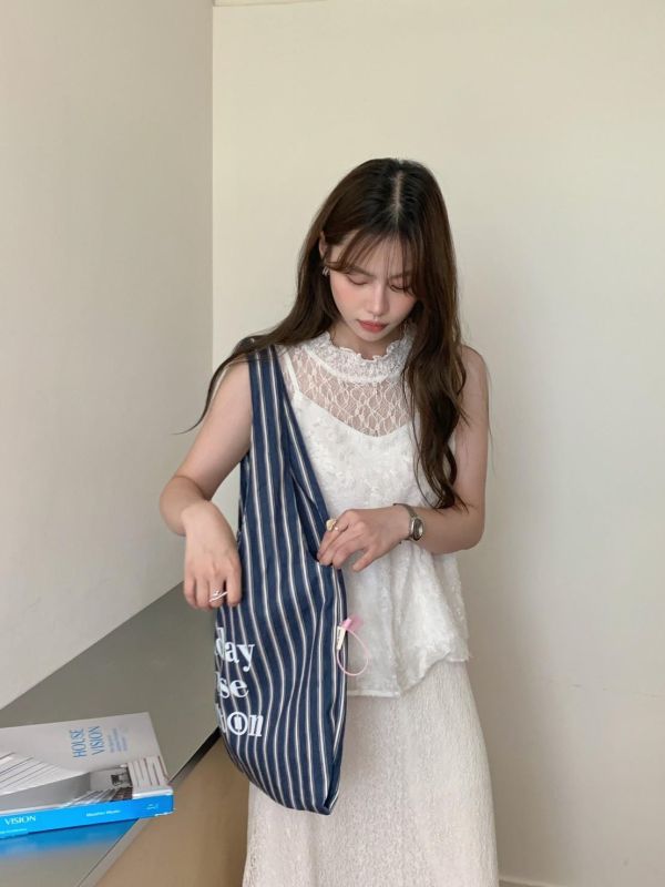 白紗花園午後 立體花紋綁帶背心 微透小性感 輕甜層次感背心（2色） 