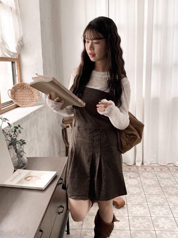 文藝少女筆記 低調後鬆緊吊帶短洋裝 
