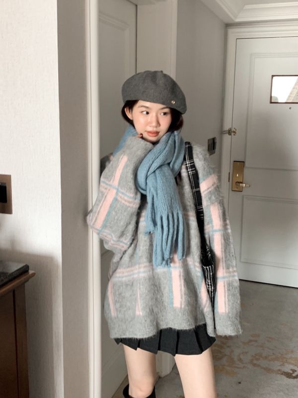 北國暖光 毛絨格紋寬鬆針織上衣 冬季溫柔感必收（3色） 