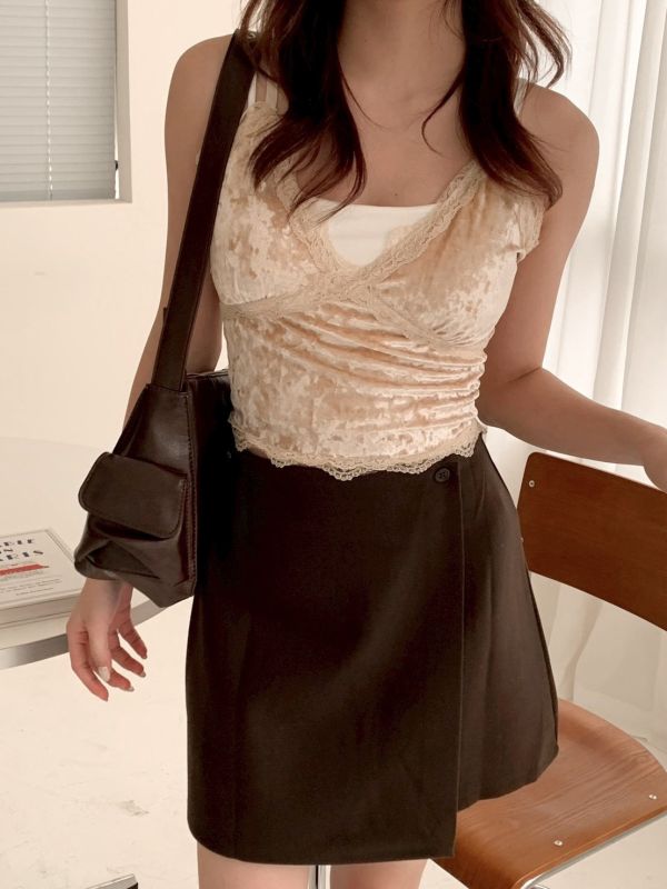 法式天鵝絨蕾絲細肩背心 有胸墊可單穿 霧面軟綿短版設計（3色） 