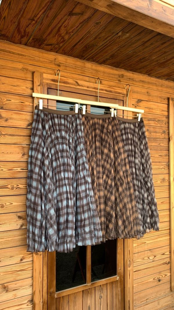 琥珀色的旋律 日系柔光格紋百褶長裙 鬆緊腰不貼腿 顯瘦垂墜感 四季可穿通勤日常裙（3色） 