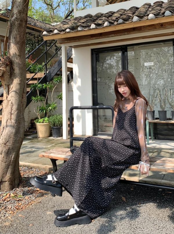 巴黎花園 吊帶洋裝 韓系碎花細肩帶長洋裝 百搭內搭洋裝 春日氣質洋裝（2色） 