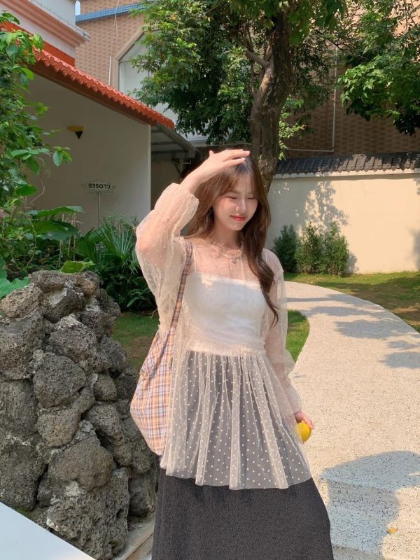 柔霧戀愛濾鏡 點點透紗上衣 層次蛋糕感 微透輕甜長袖上衣（3色） 