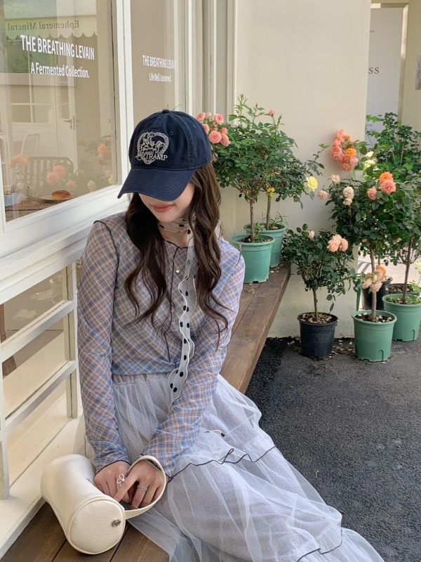 歐系少女層次感 格紋透膚長袖 木耳邊打底上衣（3色） 