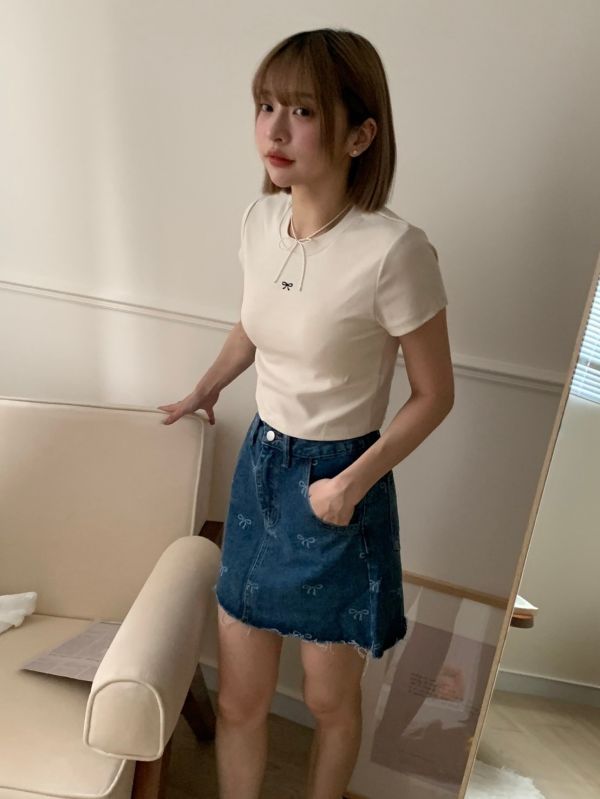 直播熱銷百件 女團風彈力蝴蝶結刺繡短版上衣(6色) 