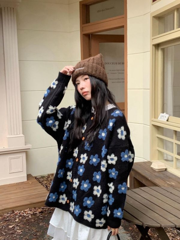 昭和冬日花喫茶 日系復古花朵圓領針織毛衣 排釦開襟外套 秋冬穿搭（2色） 