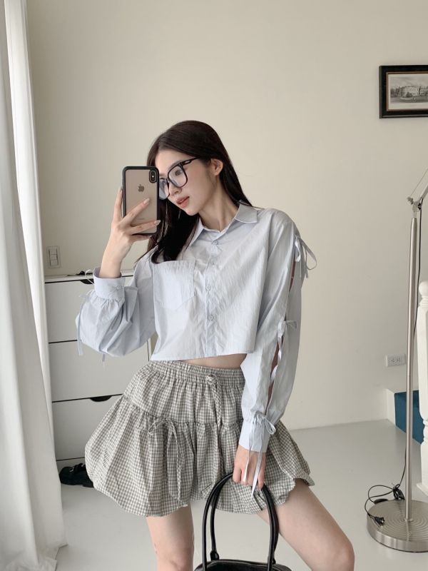 不規則的美 側邊綁帶素面襯衫 