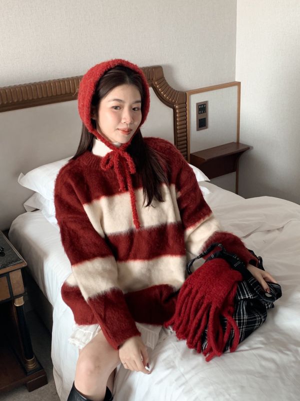 冬日莓果戀曲 毛絨條紋寬鬆針織 顯瘦存在感毛衣（2色） 