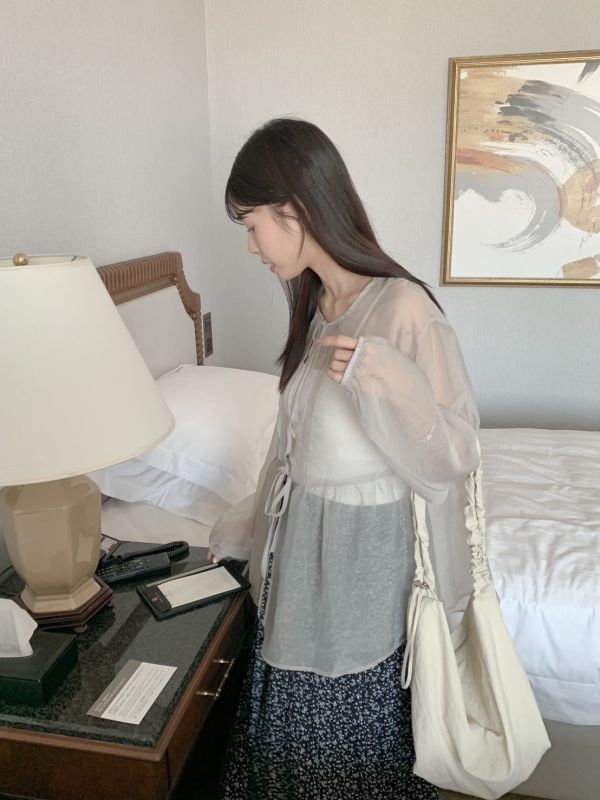 緞面浪花2.0 微光澤澎澎袖綁帶罩衫 (3色) 