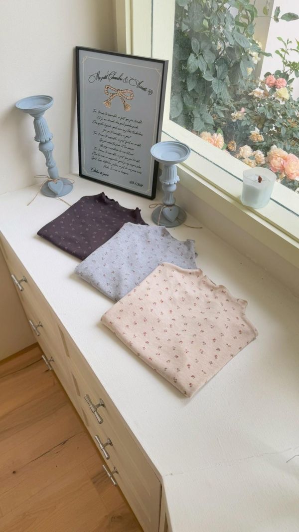 歐洲街角溫柔感 碎花透膚短袖上衣 木耳邊上衣（3色） 