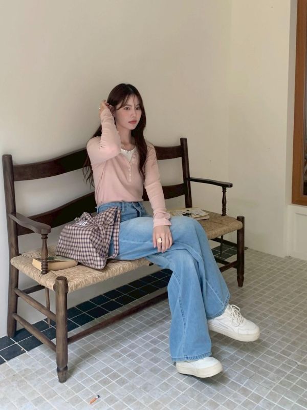 轉身有愛心 高腰直筒牛仔褲 顯瘦寬褲版型 小心機後口袋設計（S-XL) 