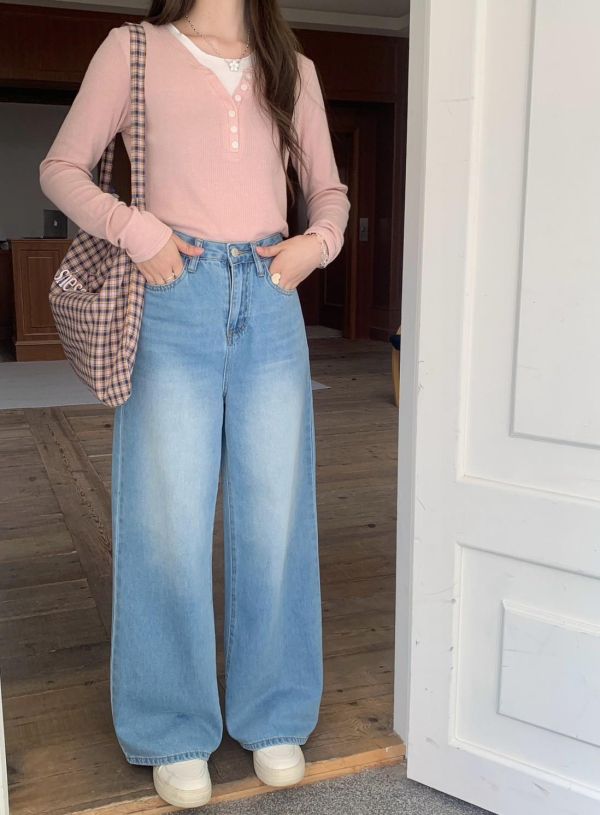 轉身有愛心 高腰直筒牛仔褲 顯瘦寬褲版型 小心機後口袋設計（S-XL) 