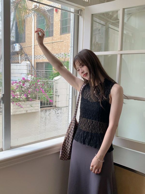 柔光肌理 蕾絲透膚背心 輕透層次感內搭 溫柔小性感背心（4色） 